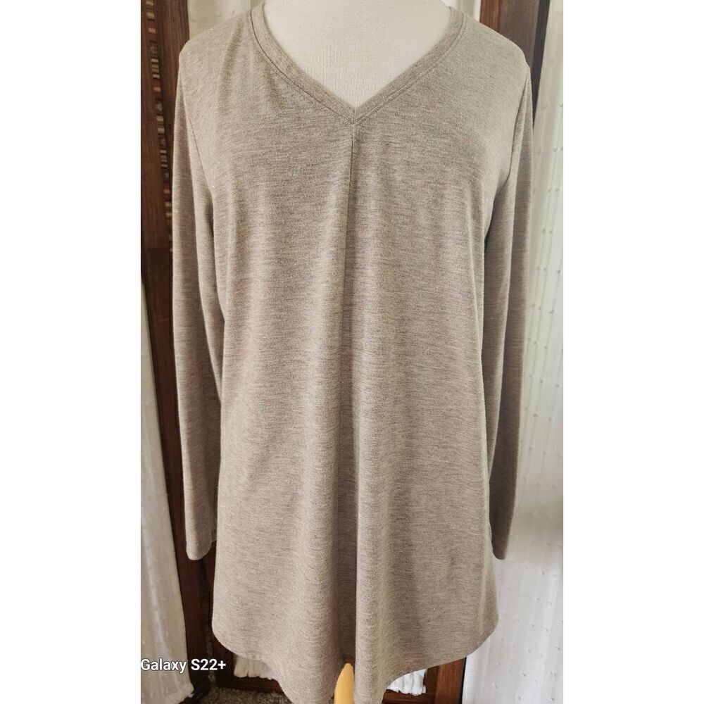 T70 Apt 9 Heather Tan Long Sleeve Tee w Gold Sparkly Threads V-neck